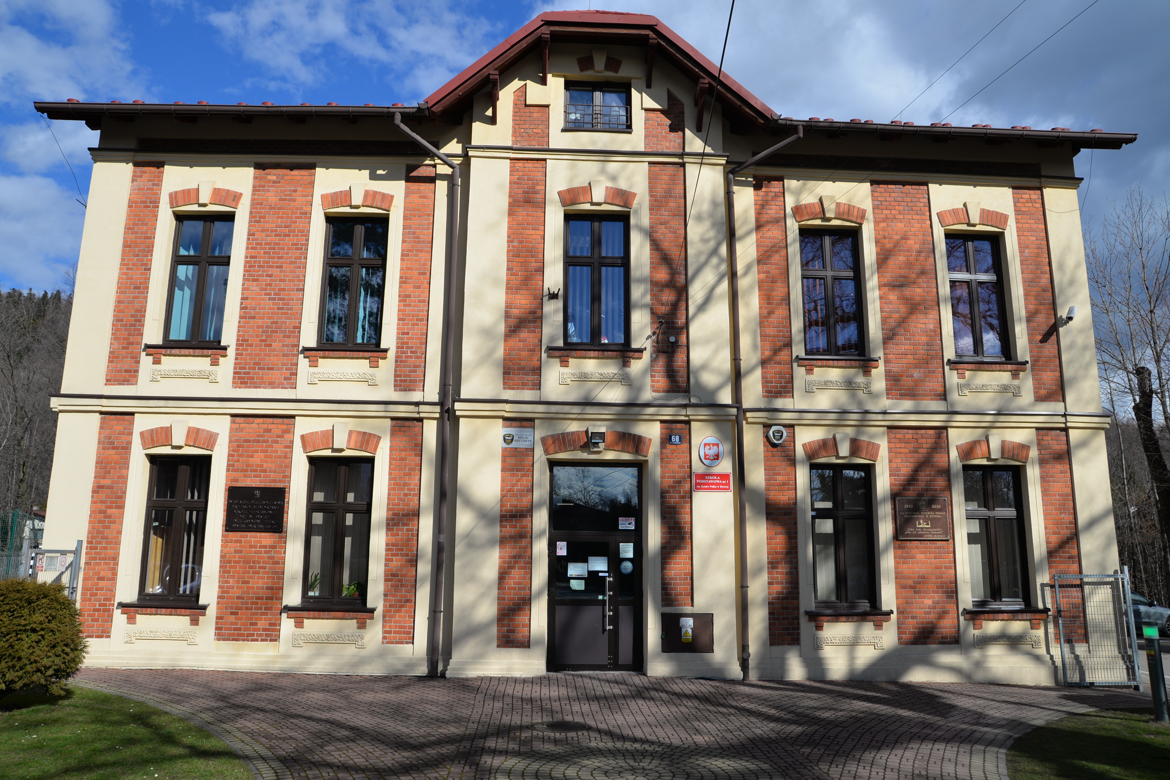 Szkoła Podstawowa nr 1 im. Synów Pułku w Bystrej